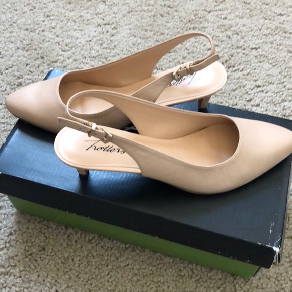 Trotters Shoes - 😍🌸 NWT KEELY NUDE TROTTERS KITTEN HEELS 👡 | Women’s 8 Narrow